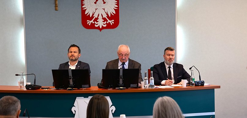 „Skandaliczne słowa” na sesji w Mielcu. Wypowiedź radnego wywołała burzę