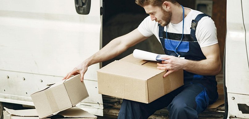 Ile kosztuje wysyłka paczki? Praktyczny przewodnik po cenach przesyłek krajowych