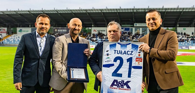 Tomasz Tułacz uhonorowany przed meczem Stali Mielec z Puszczą Niepołomice