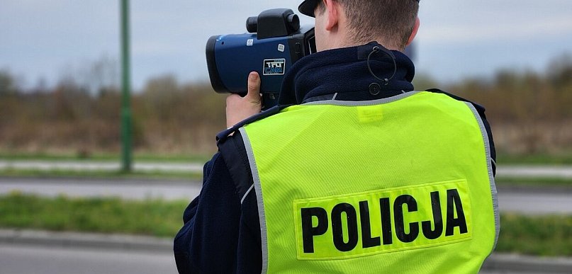 102 km/h przez miasto. Trzech kierowców bez prawa jazdy