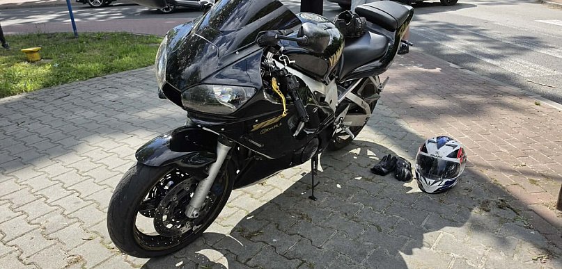 Motocyklista ze złamaną nogą po wypadku! [FOTO]