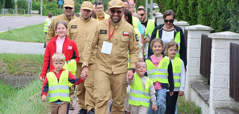 Przejście dla pieszych coraz bliżej. Mieszkańcy wyszli na ulicę
