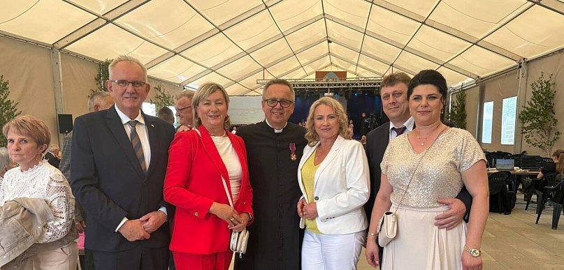 Złoty Krzyż Zasługi dla ks. prałata Zbigniewa Szostaka. Uroczystość w Sanktuarium