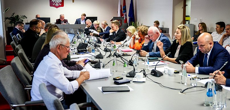 Kto jest najaktywniejszym radnym powiatowym? Sprawdzamy!