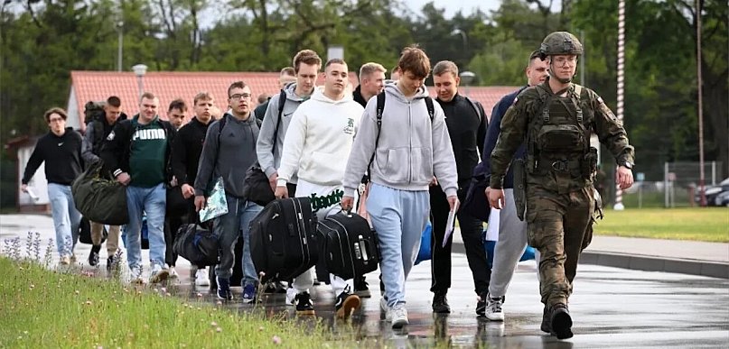 Spędź wakacje w mundurze – dołącz do programu „Wakacje z Wojskiem”
