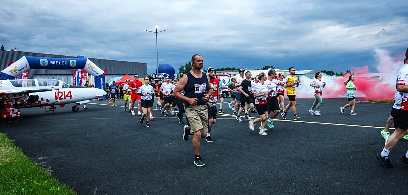 500 osób na starcie Biegu Iskry. Sportowe emocje i świetna atmosfera [FOTO]