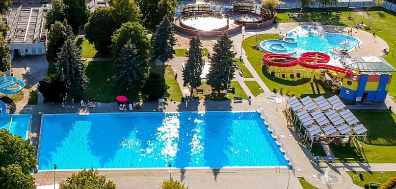 Start sezonu na basenach odkrytych w Mielcu. W piątek wejście za darmo
