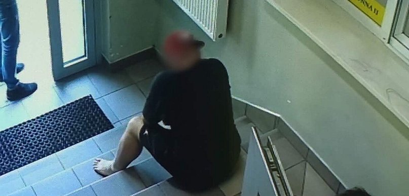 Myślał, że tam nikt go nie będzie szukał. Po kradzieży uciekł prosto na komendę