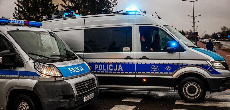 19-latek wrzucił miejską hulajnogę do Wisłoki. Usłyszał dwa zarzuty