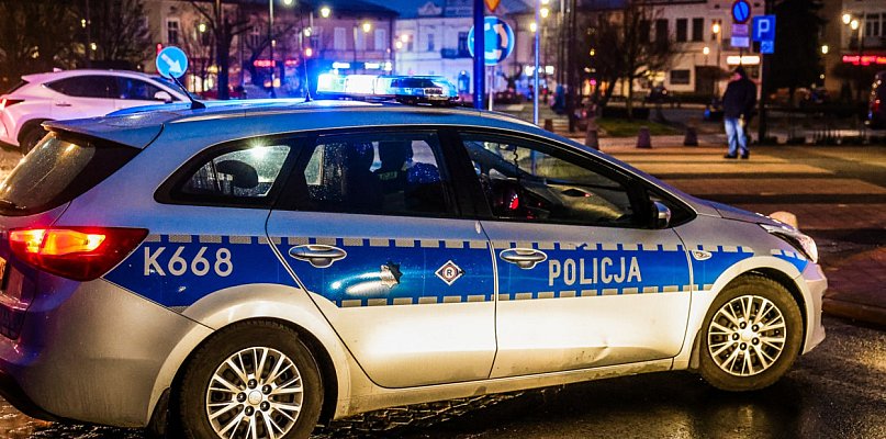 Pijany młody kierowca wjechał w latarnię na mieleckim Rynku - 101031