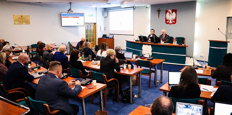 Budżetowe zmiany i finanse miasta. Długa dyskusja na sesji - 101618