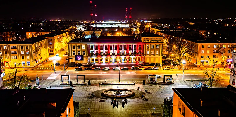 Biało-czerwony Dom Kultury. Dla Niepodległej [FOTO, WIDEO] - 102107