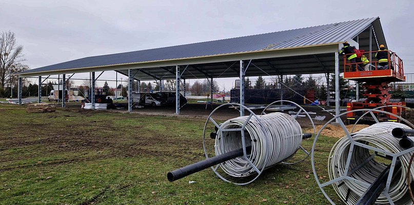 Na błoniach powstaje stałe miejskie lodowisko - 103032