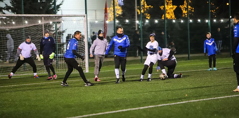 Świąteczna tradycja na błoniach. Mecz wigilijny [FOTO] - 103452