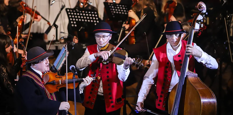 Koncert kolęd w Państwowej Szkole Muzycznej w Mielcu [FOTO] - 103722