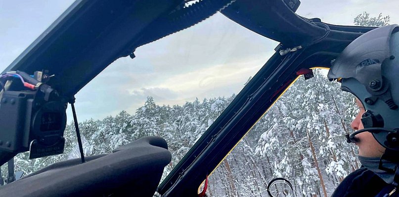 Black Hawk wspiera służby na Warmii i Mazurach: strąca śnieg z drzew [WIDEO] - 104125