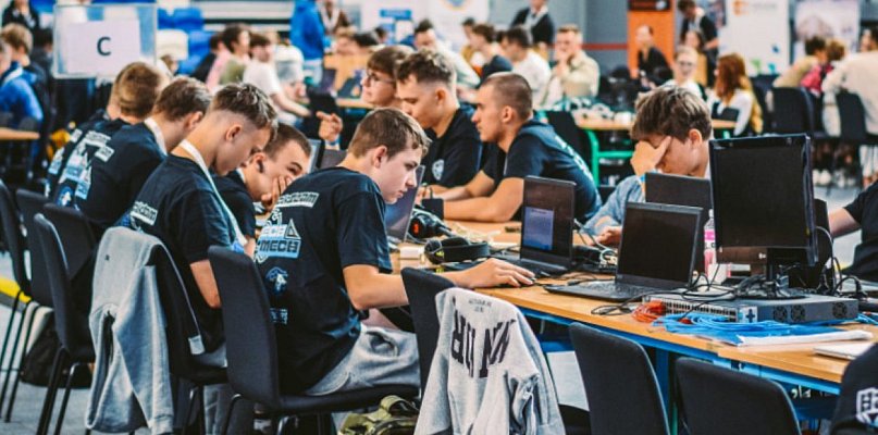 HackCarpathia w sobotę w Mielcu! Zmierzą się z technologią przyszłości i AI!