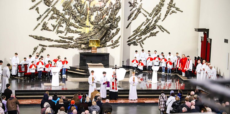 Wielki Piątek w parafii Ducha Świętego w Mielcu