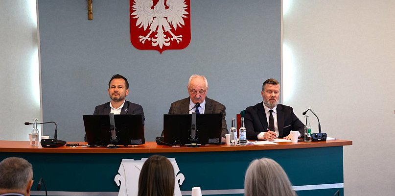 „Skandaliczne słowa” na sesji w Mielcu. Wypowiedź radnego wywołała burzę