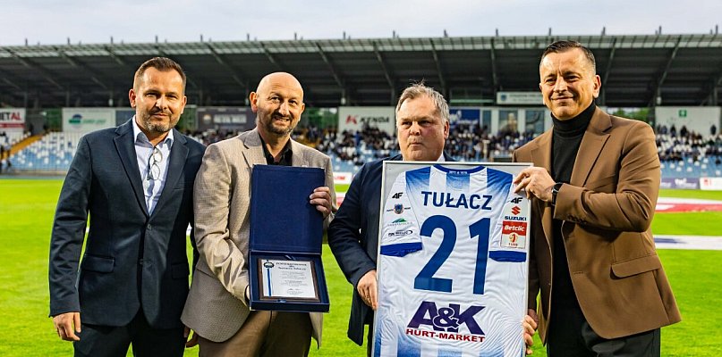 Tomasz Tułacz uhonorowany przed meczem Stali Mielec z Puszczą Niepołomice