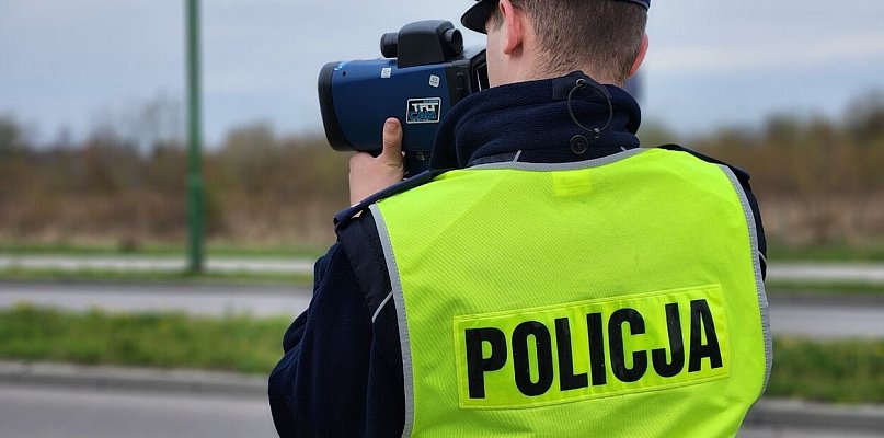 102 km/h przez miasto. Trzech kierowców bez prawa jazdy