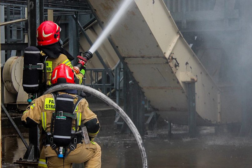 Służby ratunkowe w zakładzie Kronospan