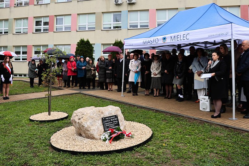 40-lecie szkoły im. „Jędrusia”. Odsłonili tablicę