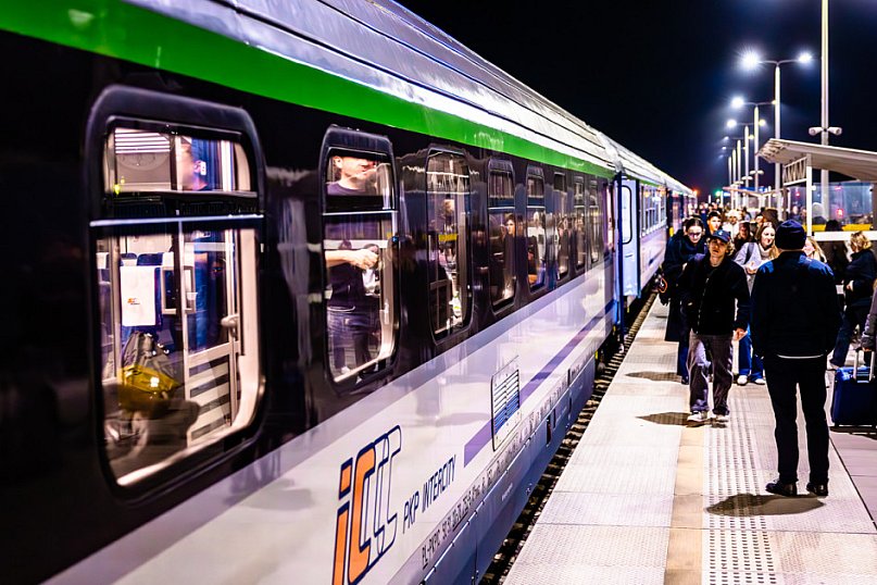 Pociągi Hetman i Kasztelan PKP Intercity na stacji Mielec