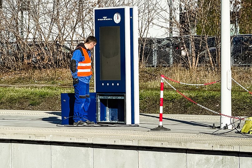 Wyświetlacz i głośniki na stacji PKP Mielec