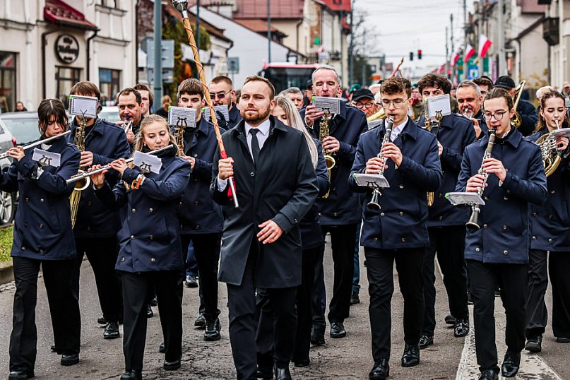 Święto Niepodległości - przemarsz ulicą Mickiewicza