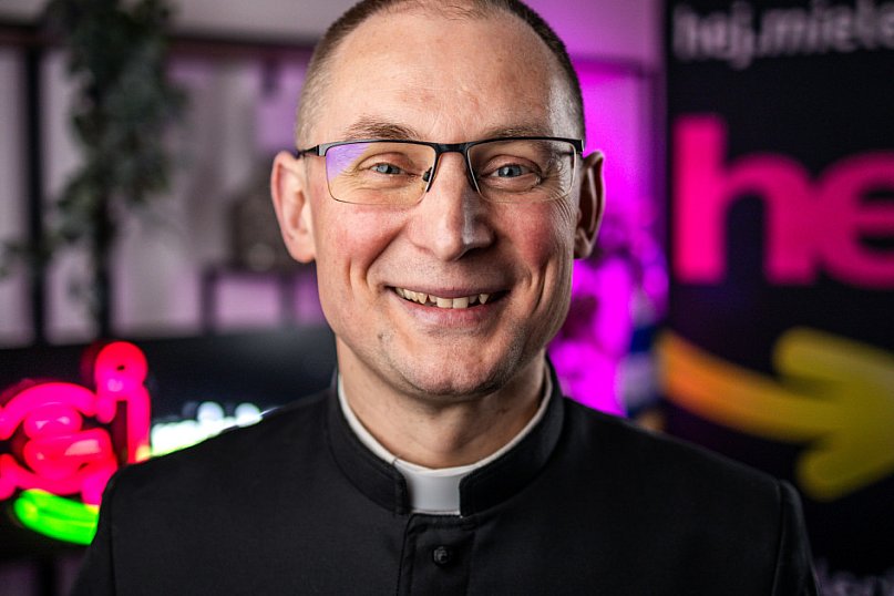 Ksiądz Rafał Mirosławski w hej.mielec.pl