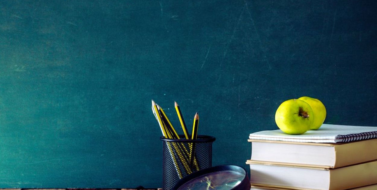 Piosenki na zakończenie roku szkolnego – muzyczne pożegnanie dla najmłodszych uczn