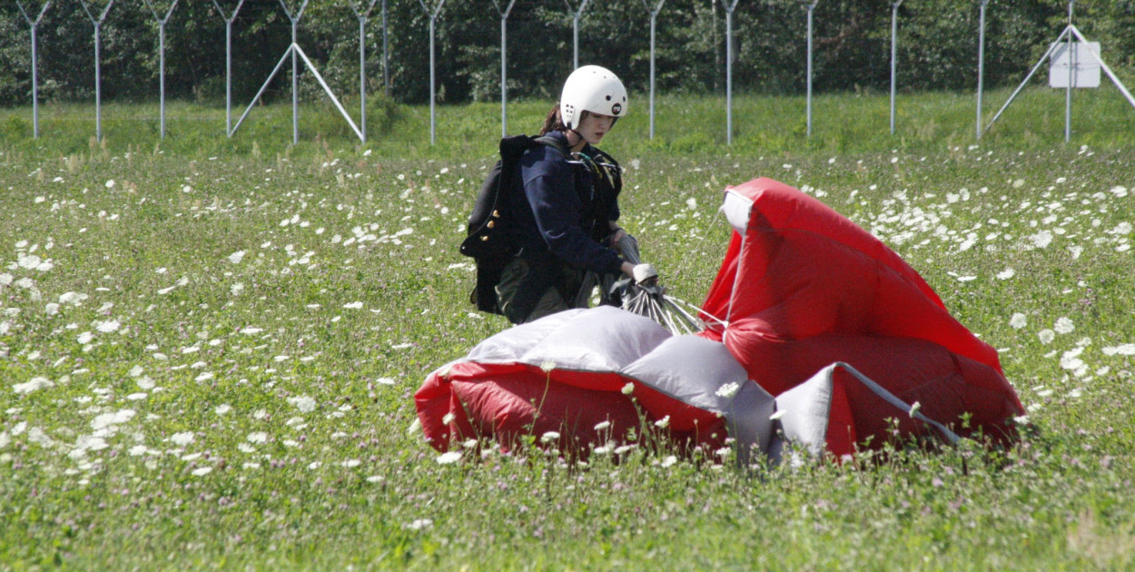 Szkolenie spadochronowe znów na mieleckim lotnisku 