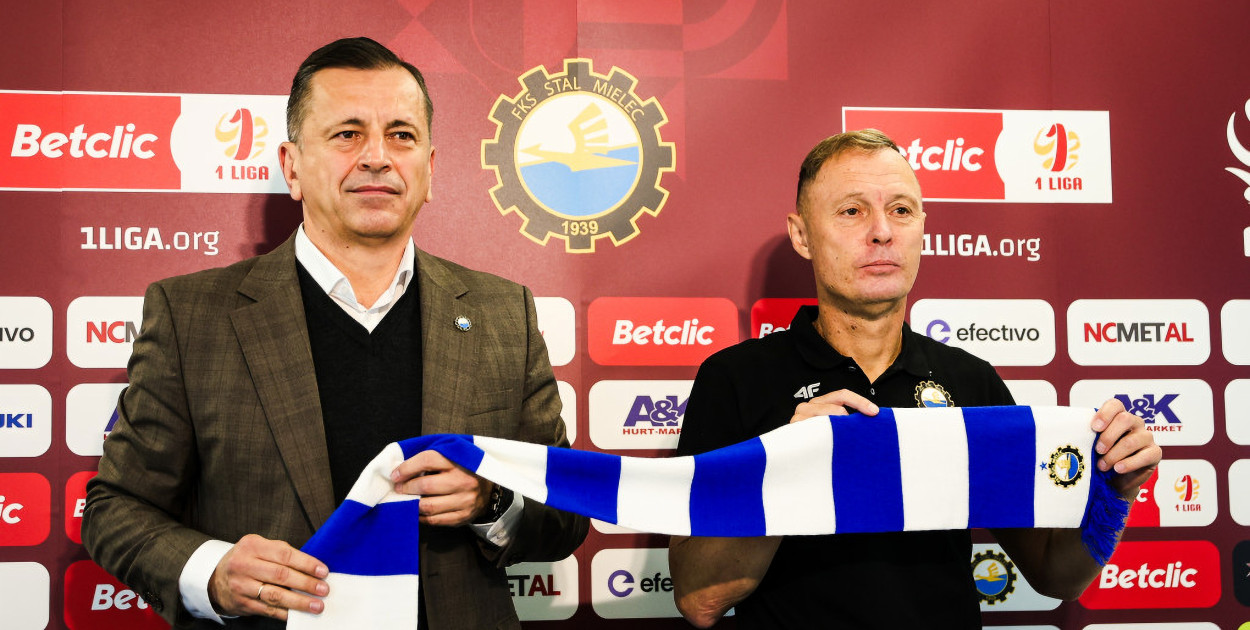 Fot. MARTA BADOWSKA. Jacek Klimek i nowy trener Ireneusz Mamrot. 