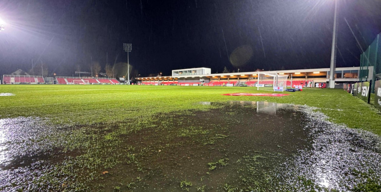 Stadion w Niepołomicach przed meczem ze Stalą Mielec. Fot. Przemysław Cynkier