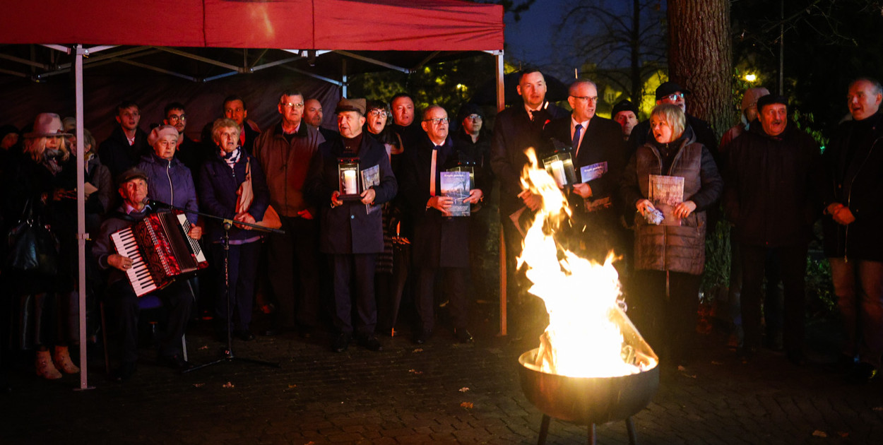 Śpiewanki patriotyczne. Mielec, 10 listopada 2025. Fot. Kacper Strykowski / hej.mielec.pl