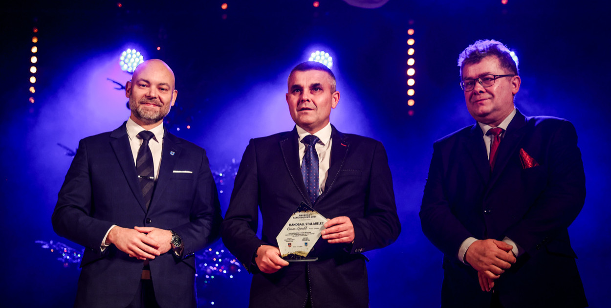 Roman Kowalik (w środku). Fot. Kacper Strykowski / hej.mielec.pl