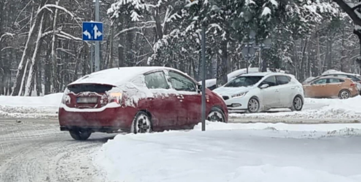 Trudne warunki na mieleckich drogach. 8 stycznia 2026