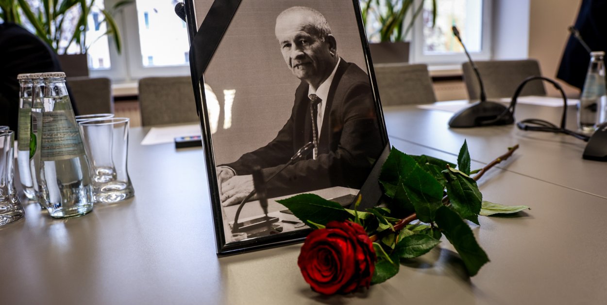 Radni upamiętnili zmarłego radnego Stanisława Kagana [FOTO]