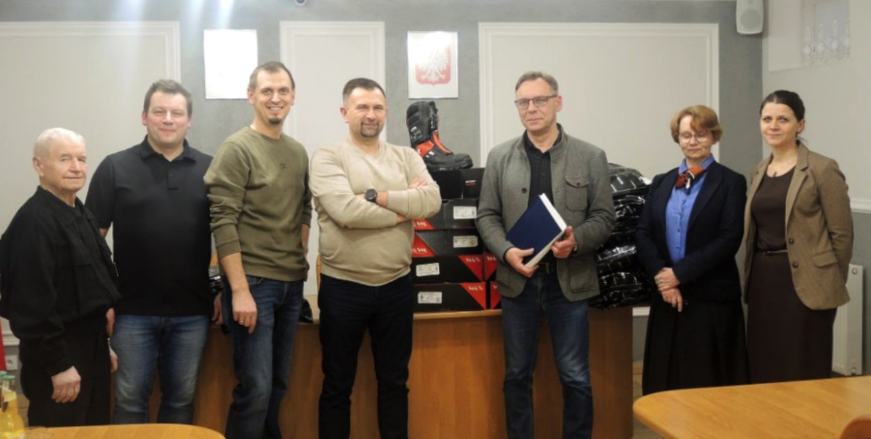 Strażacy ochotnicy otrzymali umundurowanie specjalne