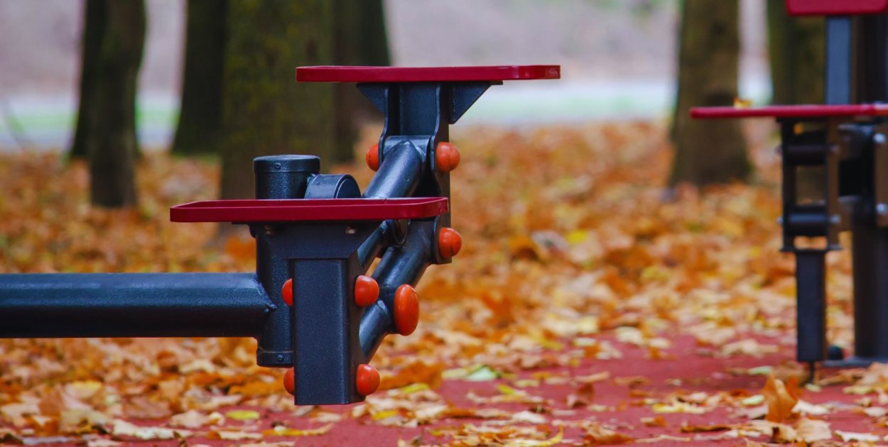 Utrzymanie placów zabaw i siłowni. Jedna oferta usług
