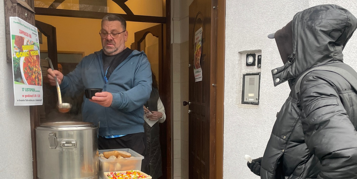 „Miłość to także ciepły posiłek”. Akcja Schroniska Brata Alberta w Mielcu
