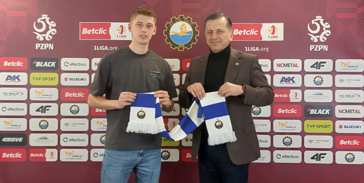 Zawodnik Akademii z profesjonalnym kontraktem w FKS Stal Mielec