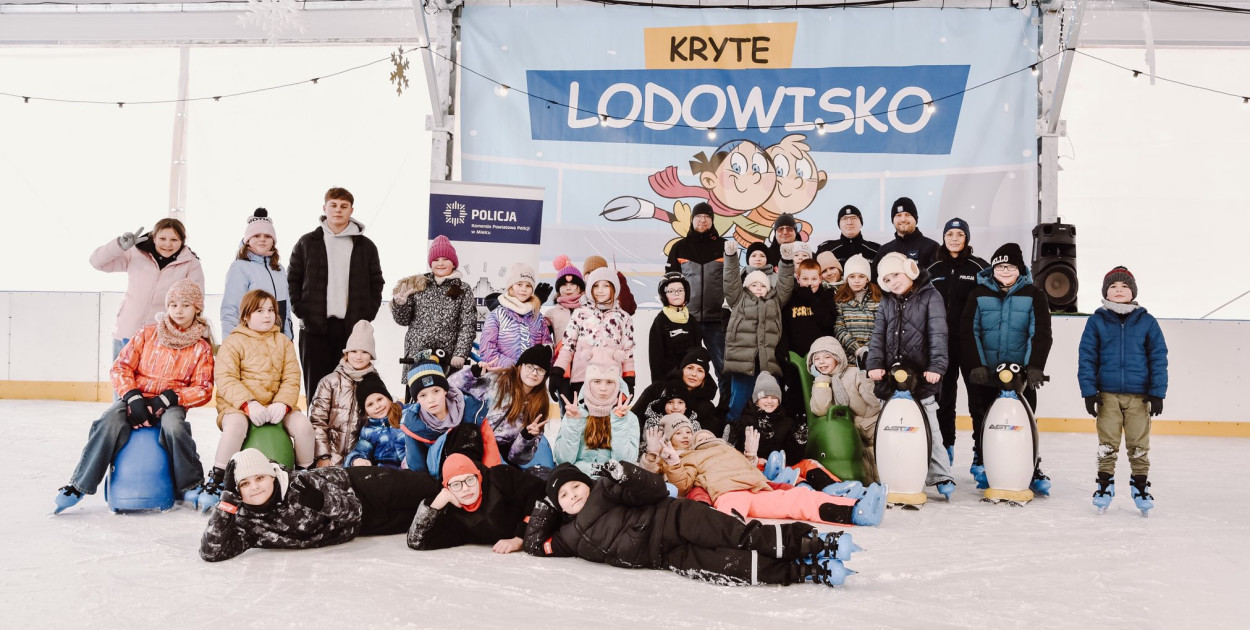 Ferie pełne wiedzy i radości. Policjanci i strażacy z wizytą na półkoloniach MOSiR