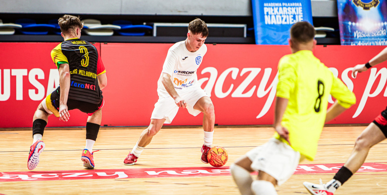 Młodzieżowe Mistrzostwa Polski w Futsalu U-19 trwają w Mielcu! [NA ŻYWO]