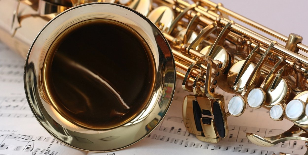 Chwyty na saksofon altowy – jak zbudować solidną technikę i rozwijać