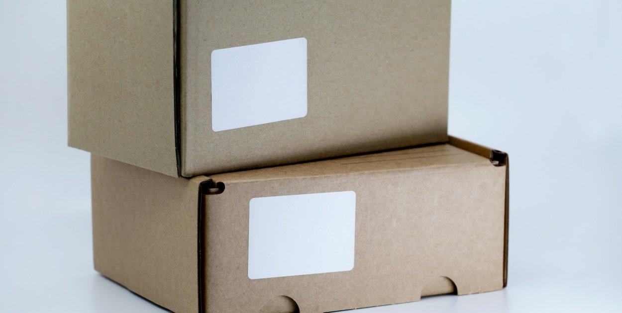 Jak wyróżnić przesyłki i wzmocnić markę już na etapie pakowania?