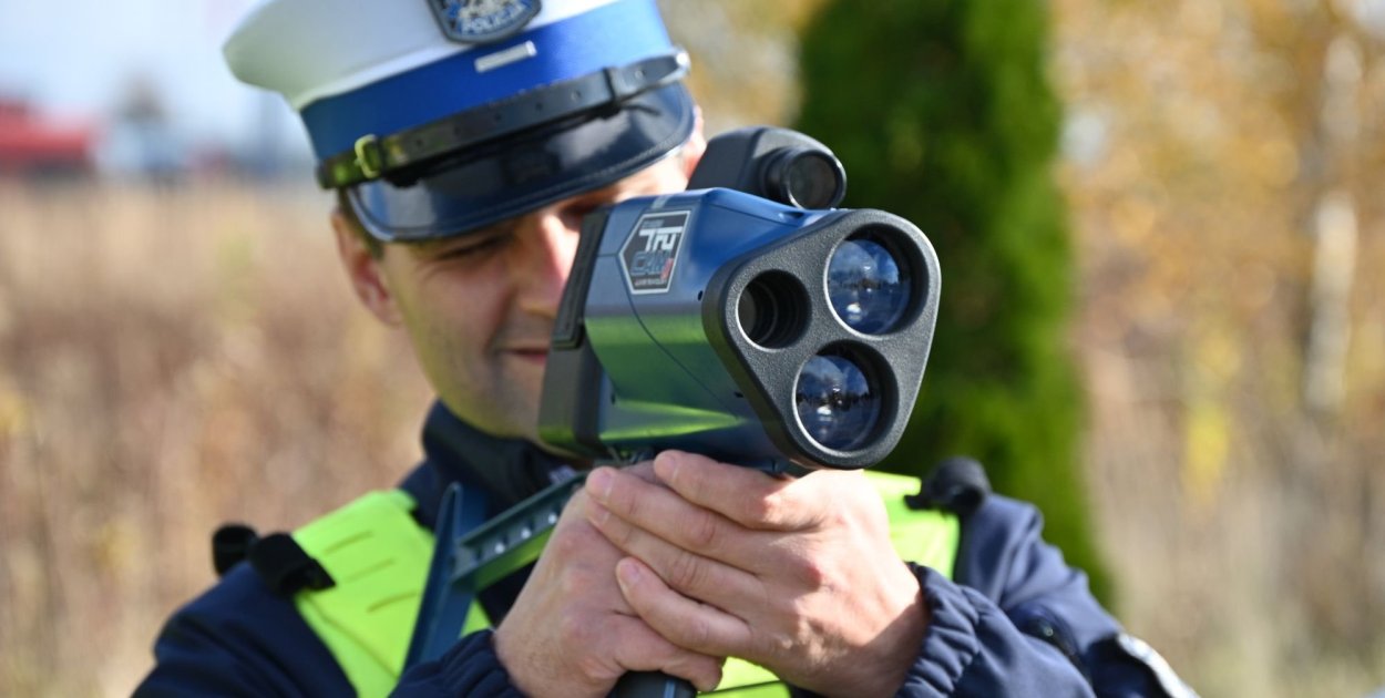 Jechali zdecydowanie za szybko. Stracili prawa jazdy