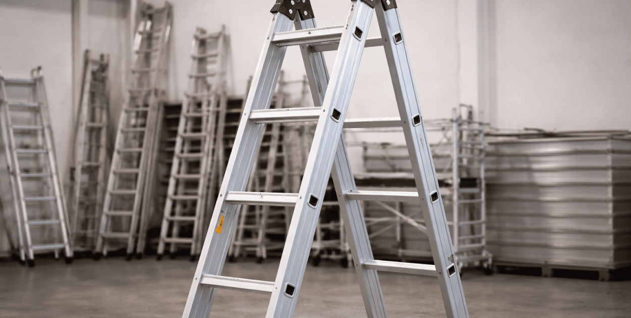 Praca na drabinie bez ryzyka? Najważniejsze reguły, o których trzeba pamiętać