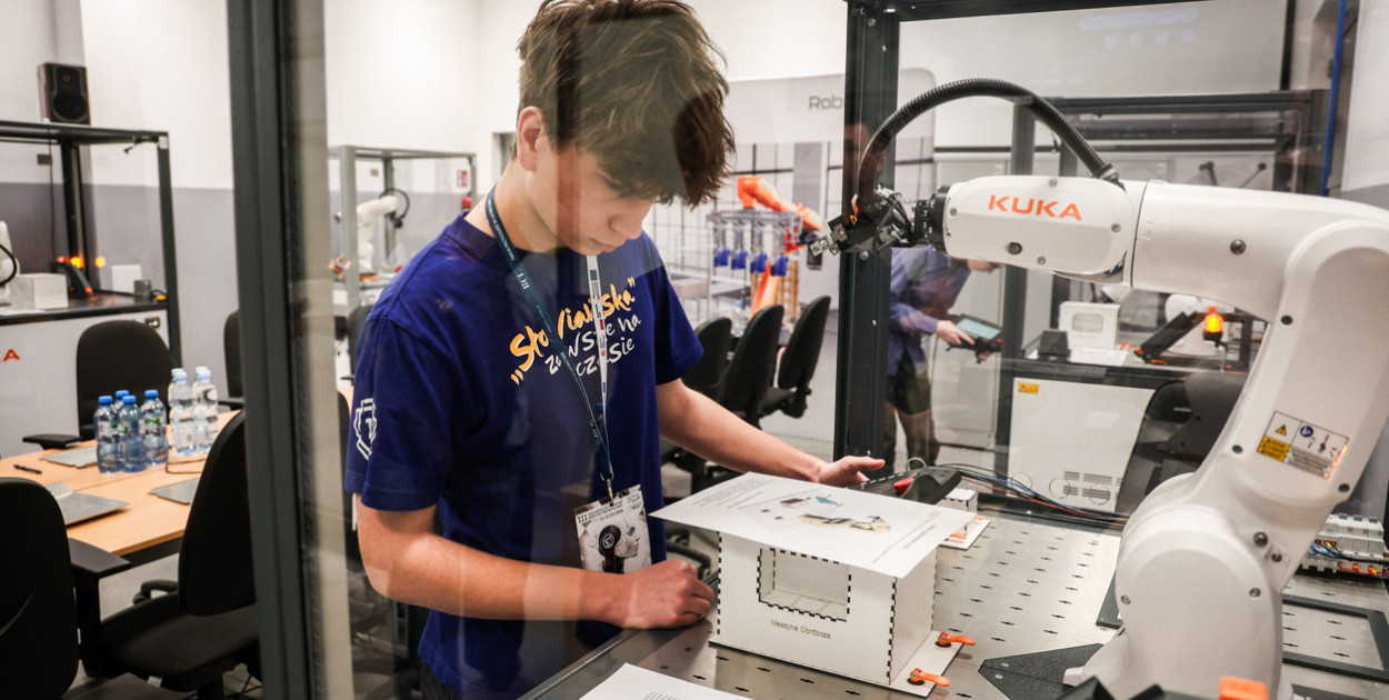 Rywalizacja ruszyła! Trwa konkurs robotyki przemysłowej [FOTO]